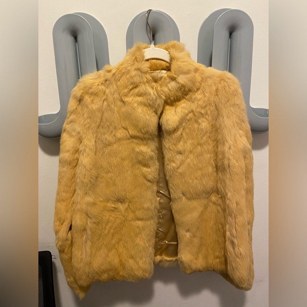 Real fur coat beige gold